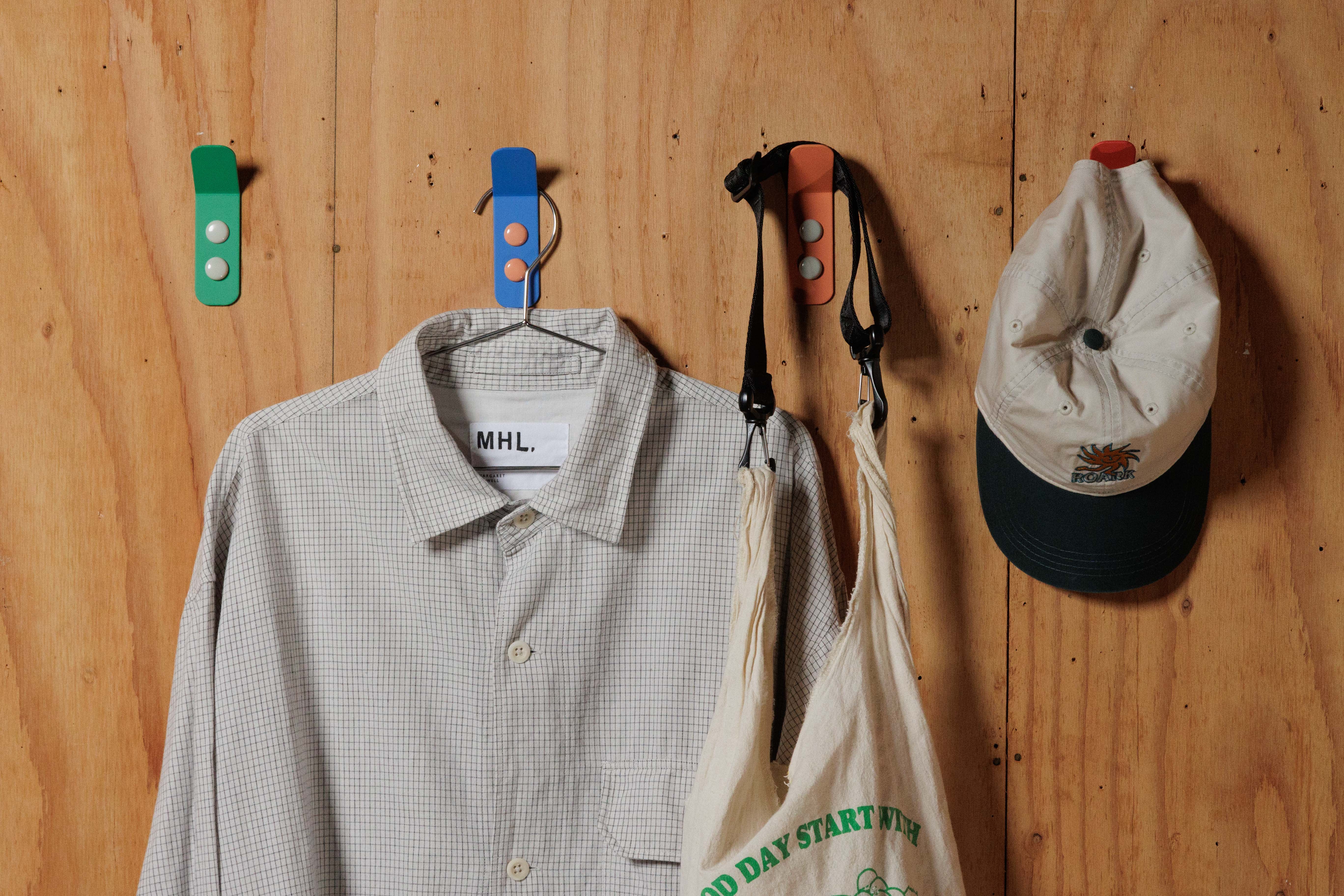 壁に“色”をかける、ウォールフックのある暮らし